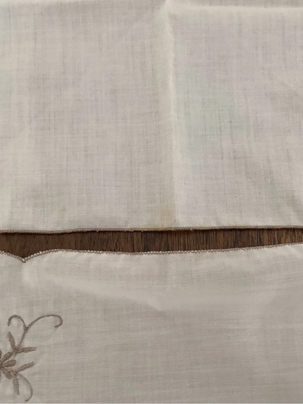 MCM Vintage Linen Embroidered Scalloped Napkins Set - 11 Dinner & 6 Cocktail